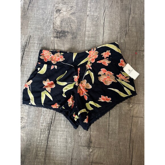 Women’s Volcom shorts NWT - Picture 1 of 4